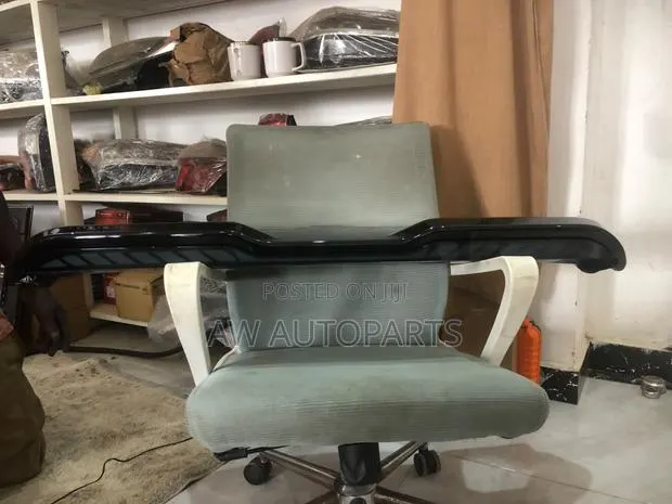 Mitsubishi Pajero Boot Spoiler · Photo 1