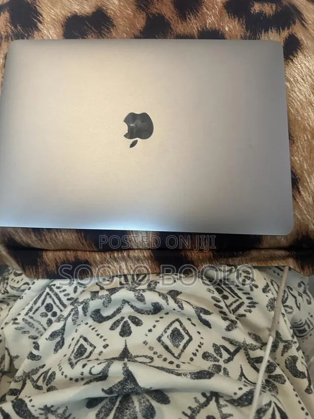 Laptop Apple MacBook Air 8GB Intel Core i3 HDD+SSD 256GB · Photo 1