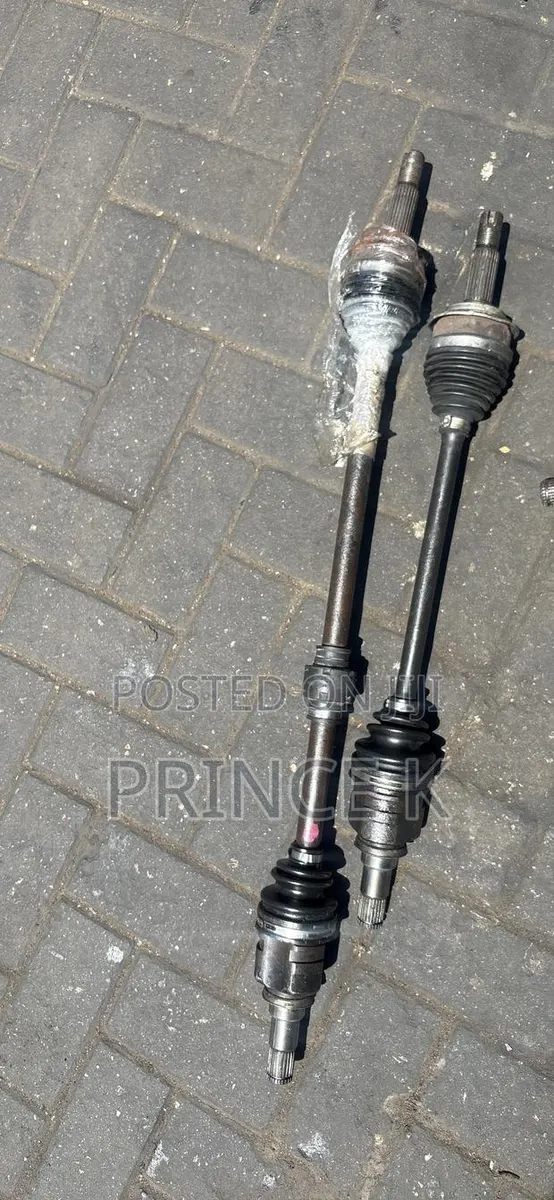 Toyota Vitz Drive Shaft Pair · Photo 1