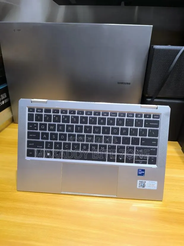 Laptop HP EliteBook x360 1030 G8 16GB Intel Core i7 SSD 512GB · Photo 1