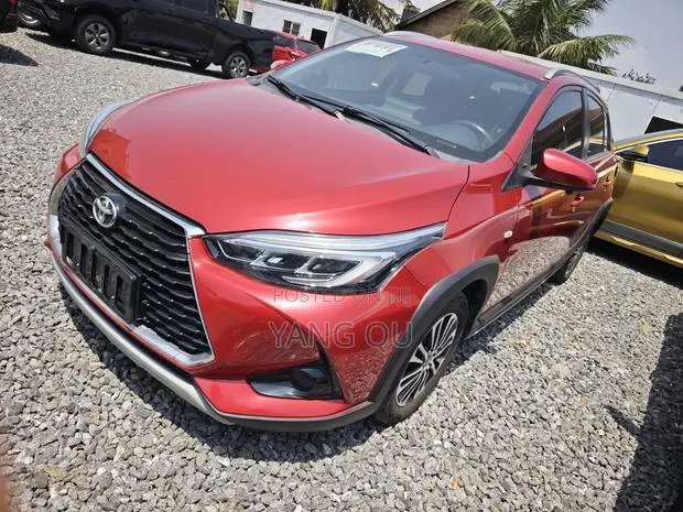 Toyota Yaris Cross 1.5 FWD 2023 Red · Photo 1