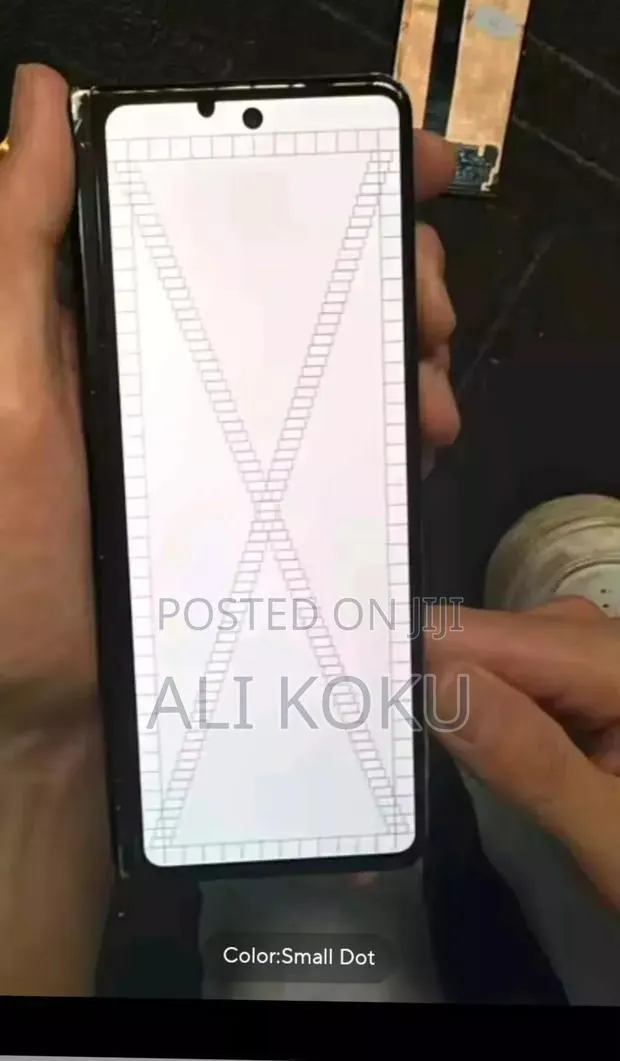 Samsung Z Fold 3 Screen. With Dot · Photo 1
