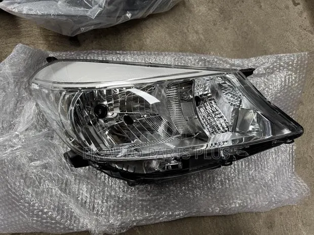 Toyota Vitz/Yaris Headlight 2011 2012 2013 2014 · Photo 1