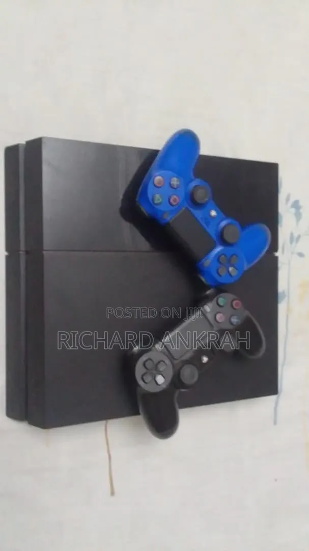 Sony PlayStation 4 Fat 500GB + 2 Controllers + Games · Photo 2