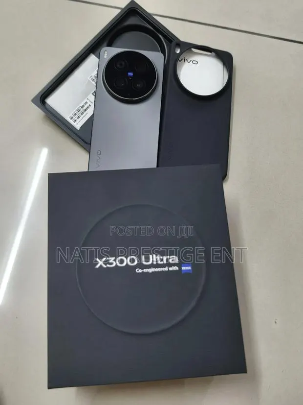 New Vivo X300 Ultra 1 TB Gray · Photo 1