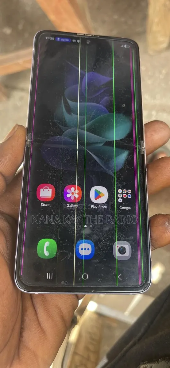 Samsung Galaxy Z Flip3 5G 128 GB Purple · Photo 1