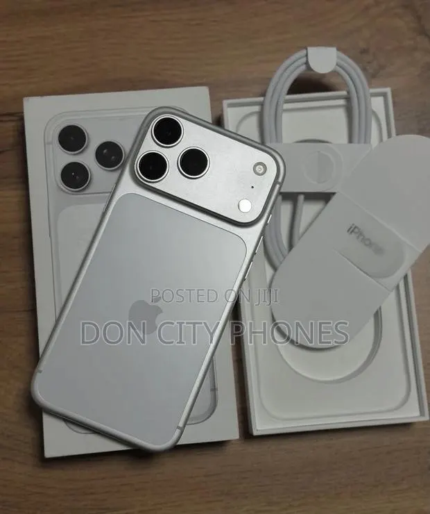 Apple iPhone 17 Pro Max 256 GB White · Photo 1