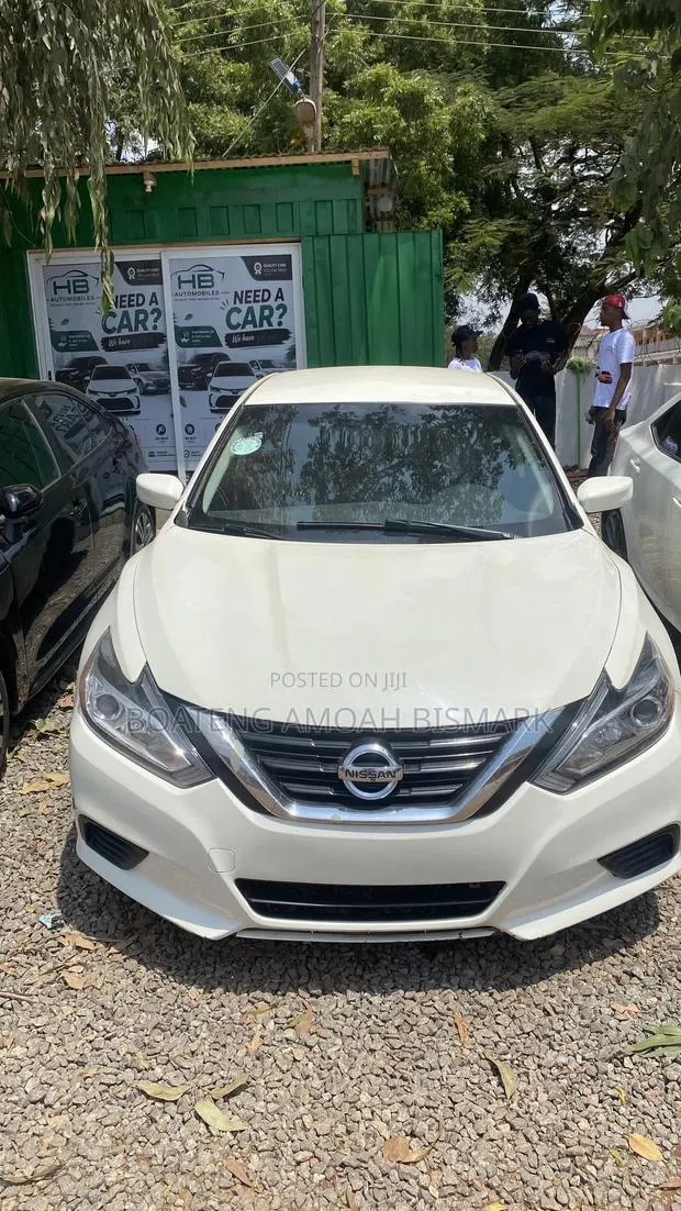 Nissan Altima 2018 White · Photo 1