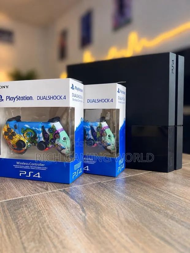 Ps4 Standard With 2 Controllers and 10 Games of Your Choice · Photo 1