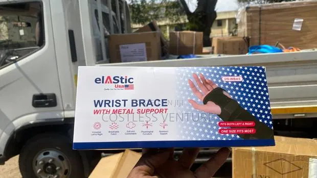 Elastic Wrist Brace With Metal Support · Photo 1