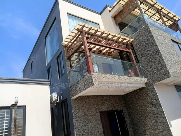 7bdrm Duplex in Lake Side Estate for sale · Photo 1