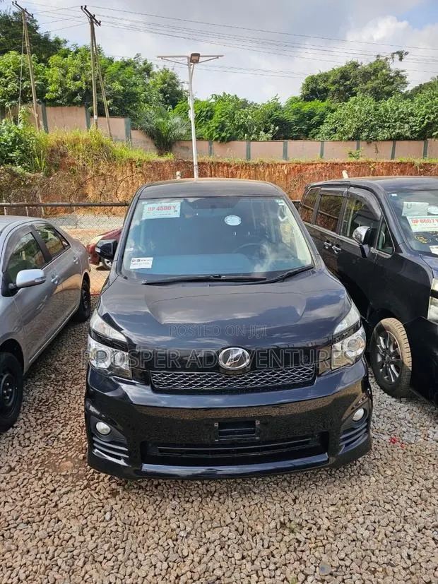 Toyota Voxy X 4WD 8-Seater 2013 Black · Photo 1