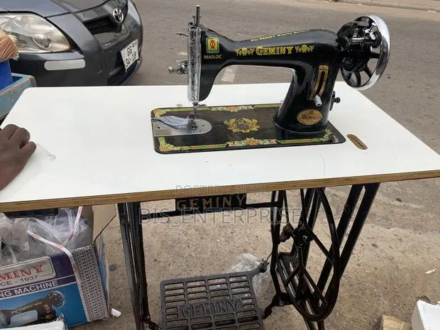 Treadle Sewing Machine Butterfly · Photo 1