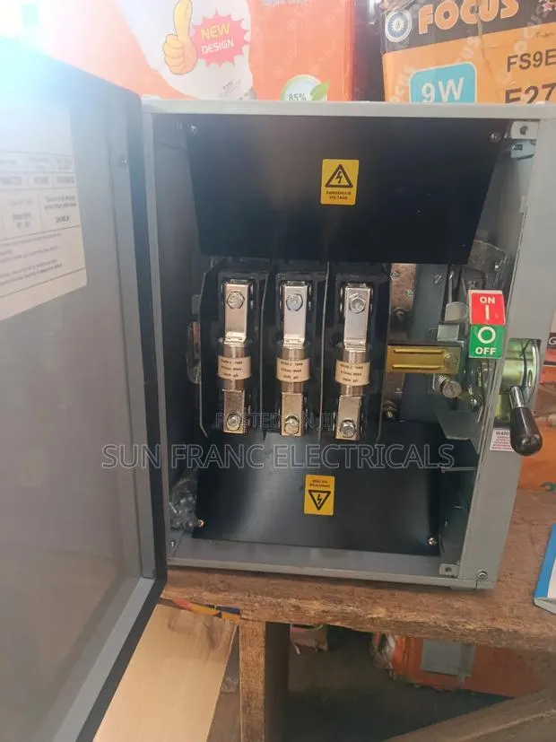 200Amps TPN Fuse · Photo 1