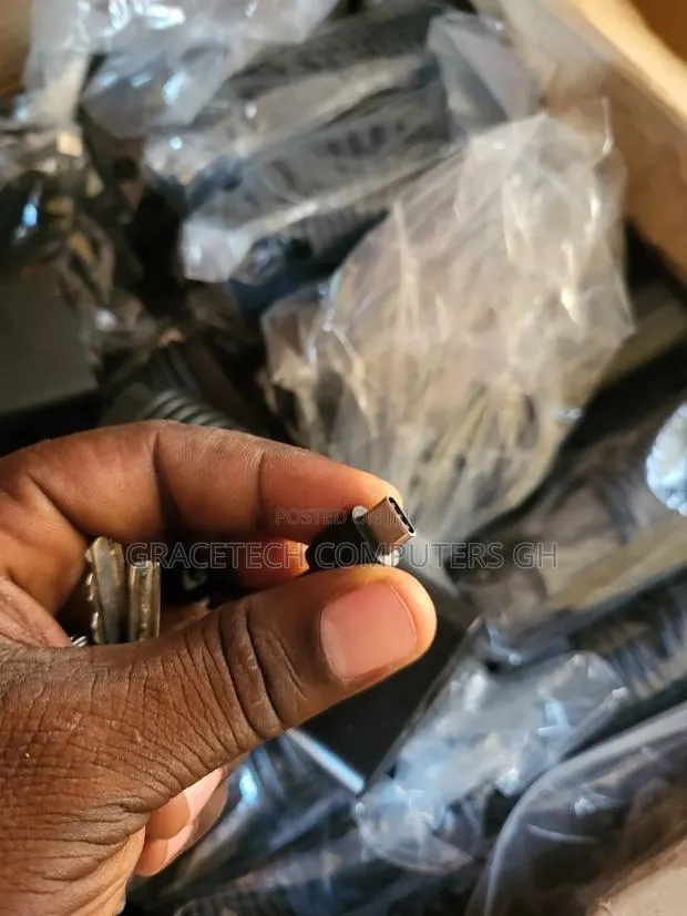 Original Hp/Dell/ Lenovo Type -C Chargers · Photo 1