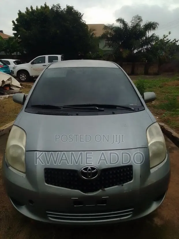 Toyota Yaris 1.5 Liftback 2008 Gray · Photo 1