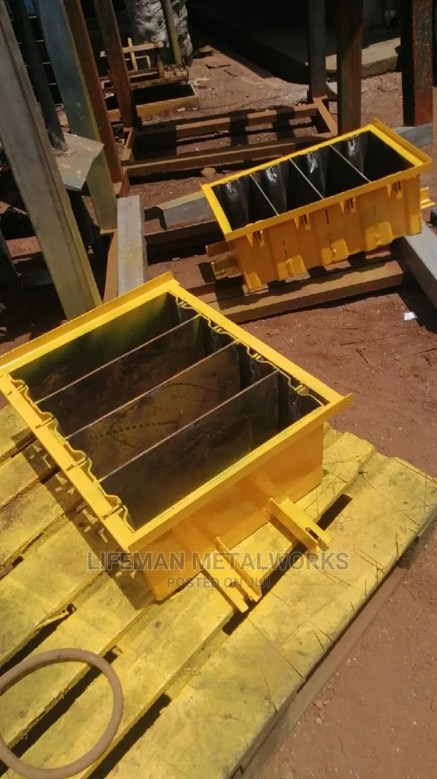4 in 1 Square Block Mould · Photo 1