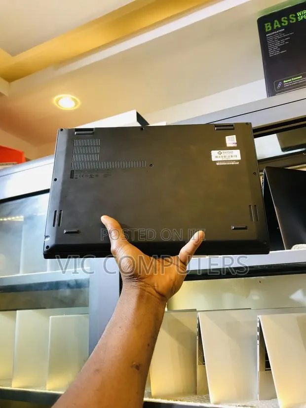 Laptop Lenovo ThinkPad X1 Yoga 16GB Intel Core i7 SSD 256GB · Photo 1
