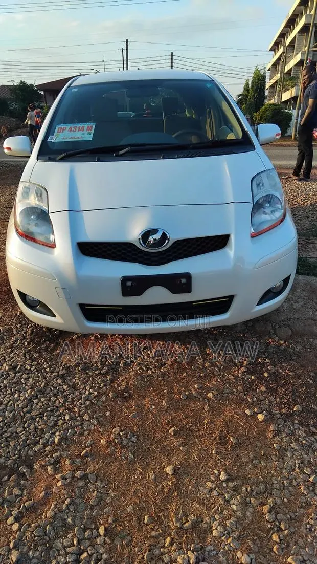 Toyota Vitz 2010 Pearl · Photo 1