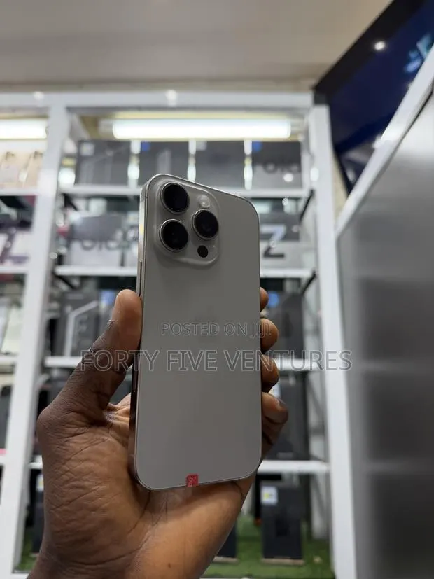 Apple iPhone 15 Pro 128 GB Silver · Photo 1