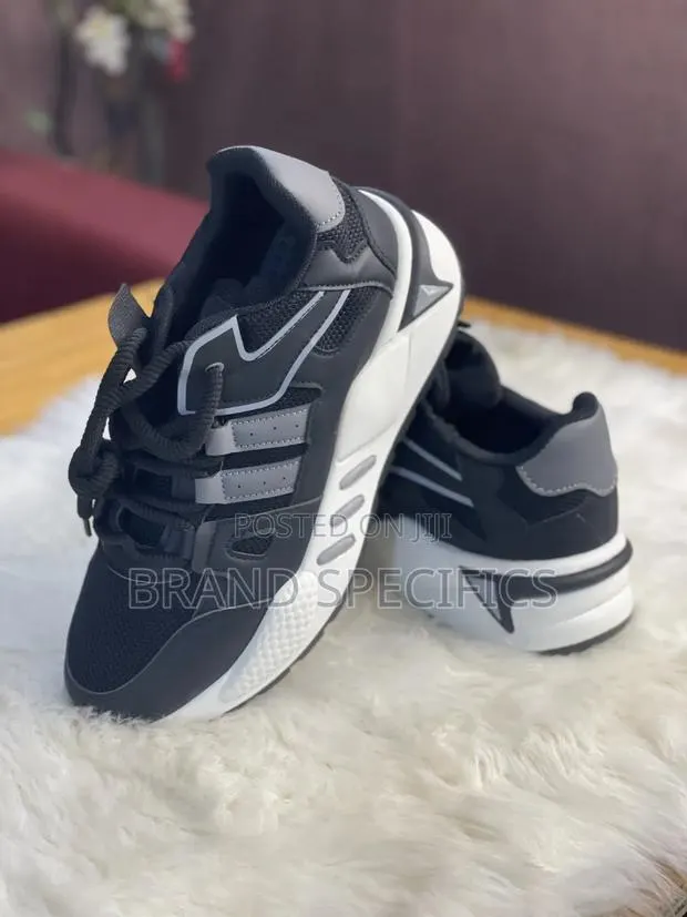Black & White Chunky Sneakers – Stylish Casual Sports Shoes · Photo 1