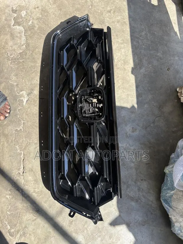 Honda CRV Top Shell Grill All Black Hybrid 2024 2025 2026 · Photo 1