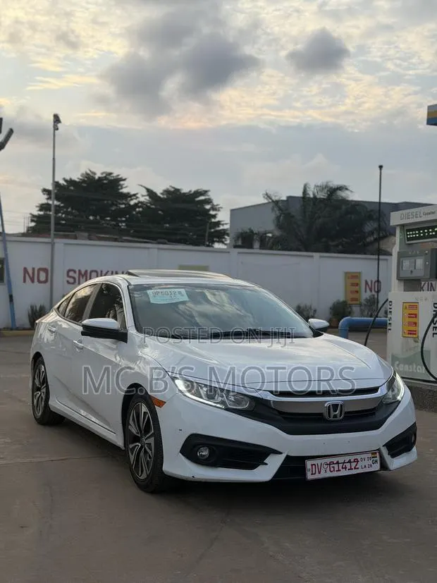 Honda Civic 2018 White · Photo 1