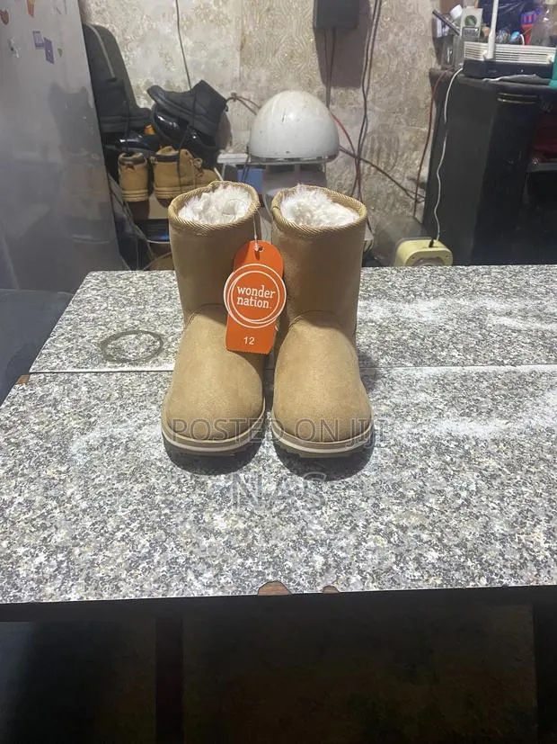 Children Unisex Boot · Photo 1