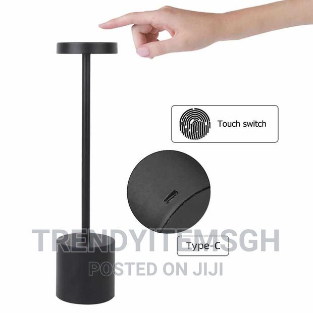 Rechargeable LED Table Lamp 3 Colours · Photo 7
