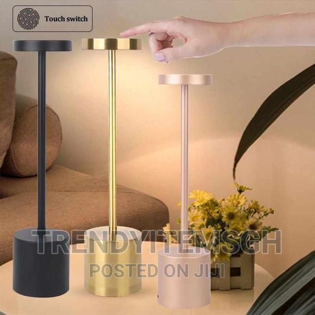 Rechargeable LED Table Lamp 3 Colours · Photo 2