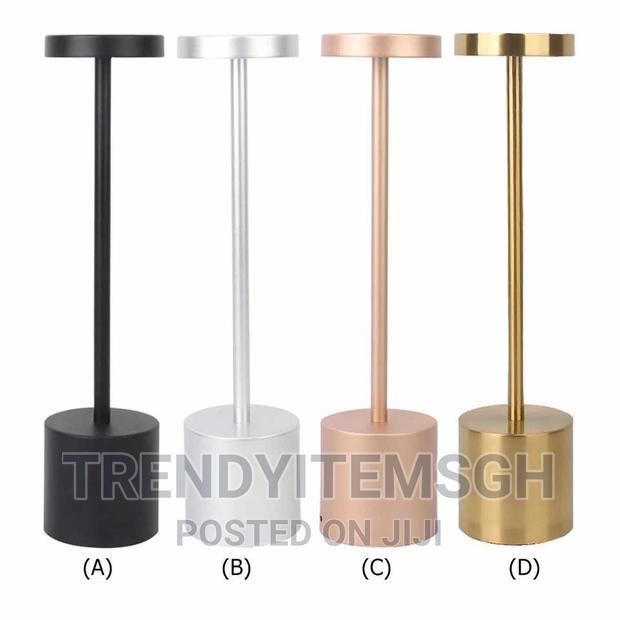 Rechargeable LED Table Lamp 3 Colours · Photo 3