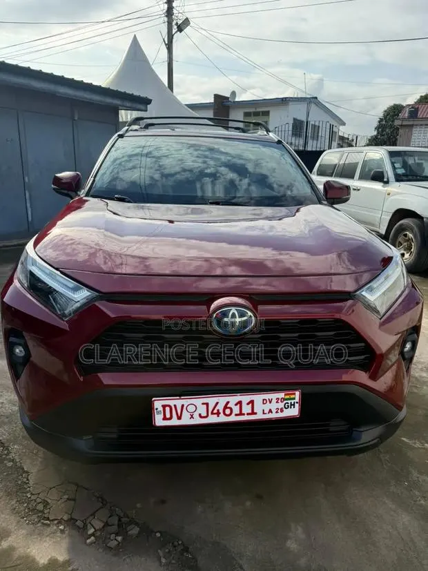 Toyota RAV4 XLE AWD 2024 Red · Photo 1