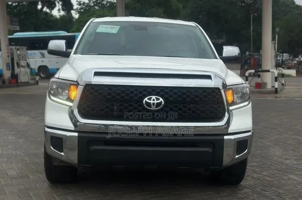 Toyota Tundra 2021 White · Photo 1