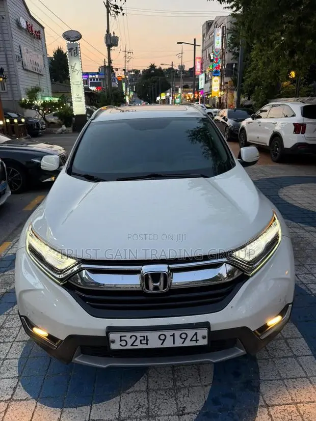 Honda CR-V 2017 White · Photo 1