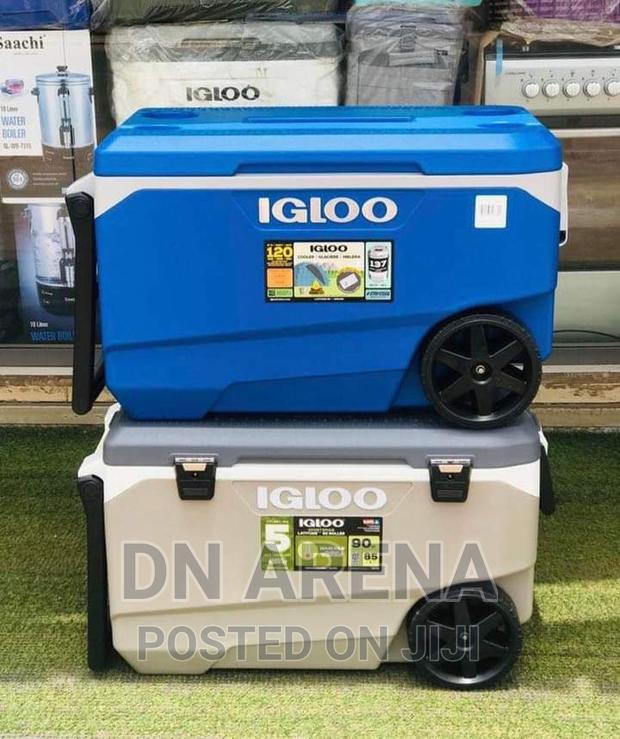 Igloo 90quart Roller Ice Chest · Photo 1