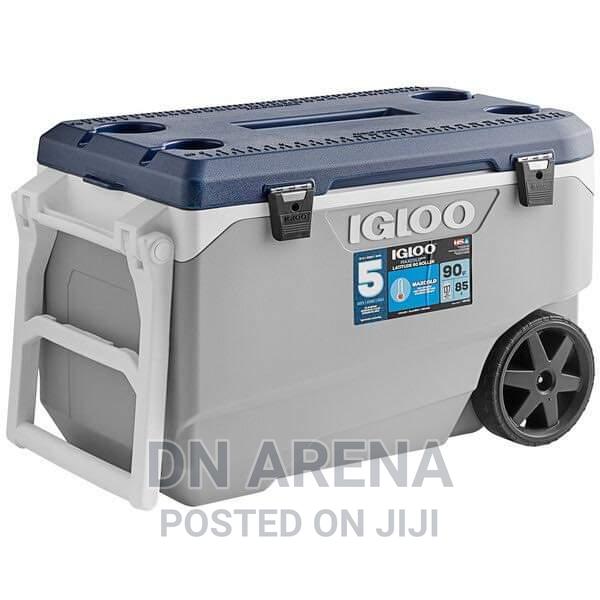 Igloo 90quart Roller Ice Chest · Photo 2