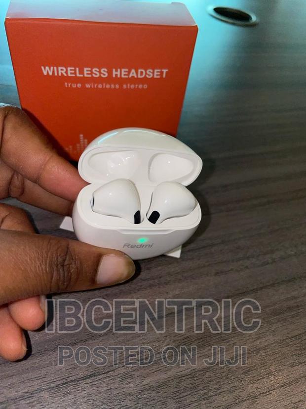 Wireless Earbuds · Photo 3