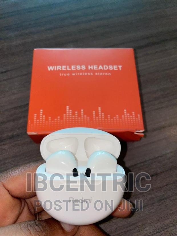 Wireless Earbuds · Photo 1