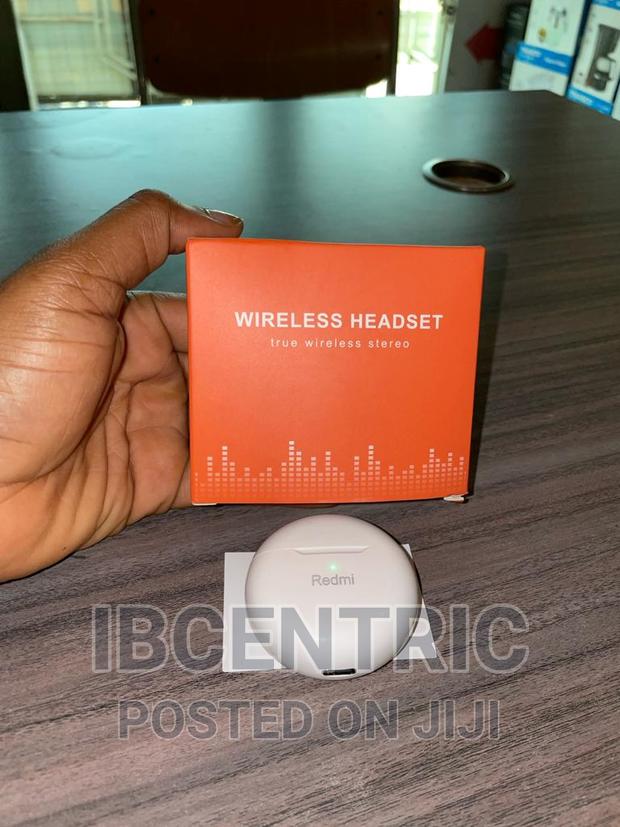 Wireless Earbuds · Photo 4