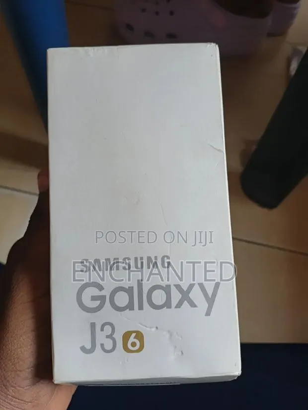 New Samsung Galaxy J3 8 GB Black · Photo 1