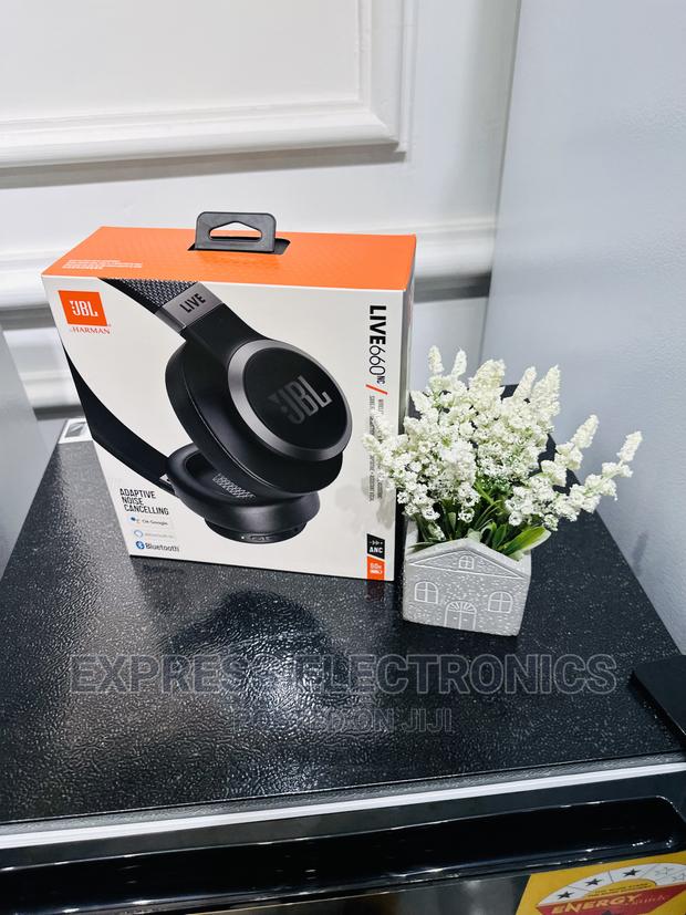 Look Very Nice JBL Live 660 Headphones · Photo 1