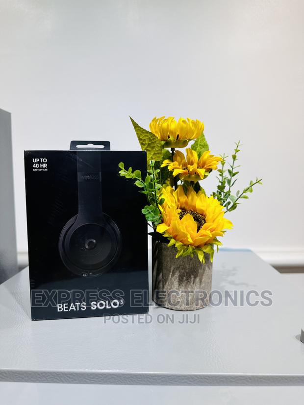 Purchase the Best Beats Solo 3—Headphones · Photo 1