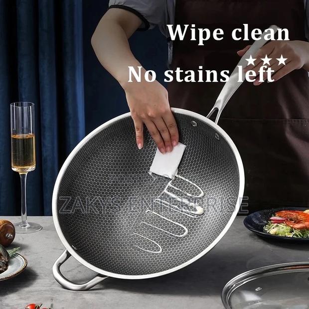 Stainless Steel Non Stick Wok 34cm · Photo 4