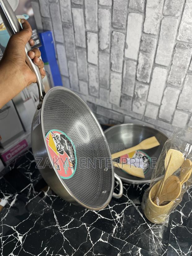 Stainless Steel Non Stick Wok 34cm · Photo 3