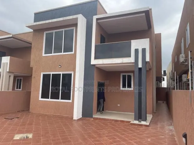 5bdrm House in Luxelooks Properties, Lake Side Estate for sale · Photo 1