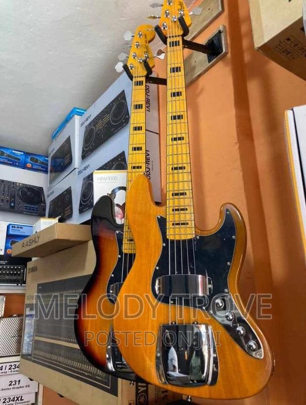 Fender Bass Guitar - Passive · Photo 1