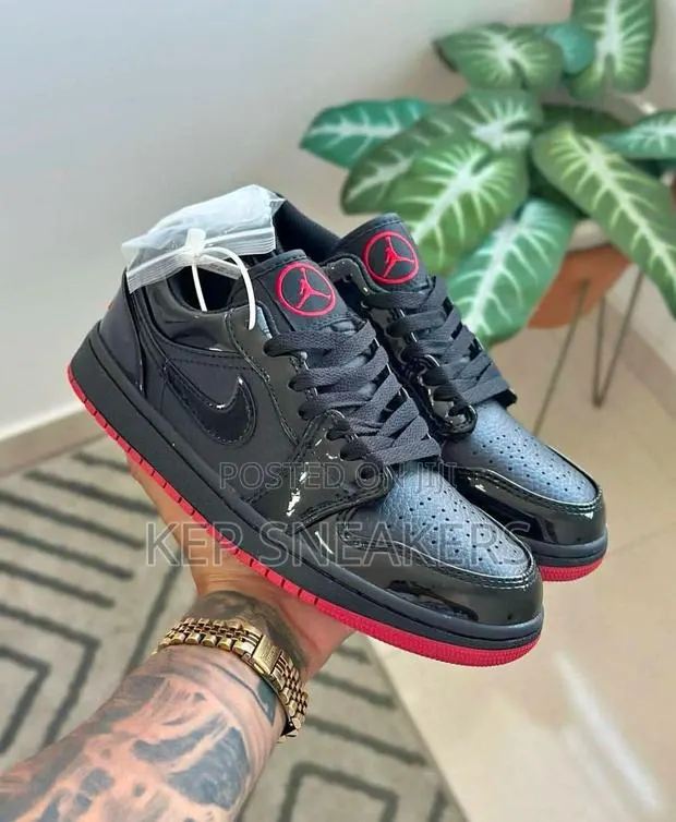 Air Jordan 1 Retro Low Og Sp Gina · Photo 1
