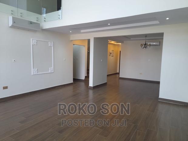 4bdrm Duplex in Dr Roko, The Mall for rent · Photo 5