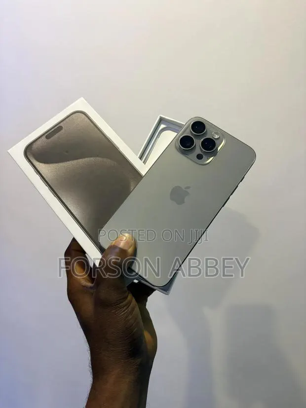 Apple iPhone 15 Pro Max 512 GB Silver · Photo 1