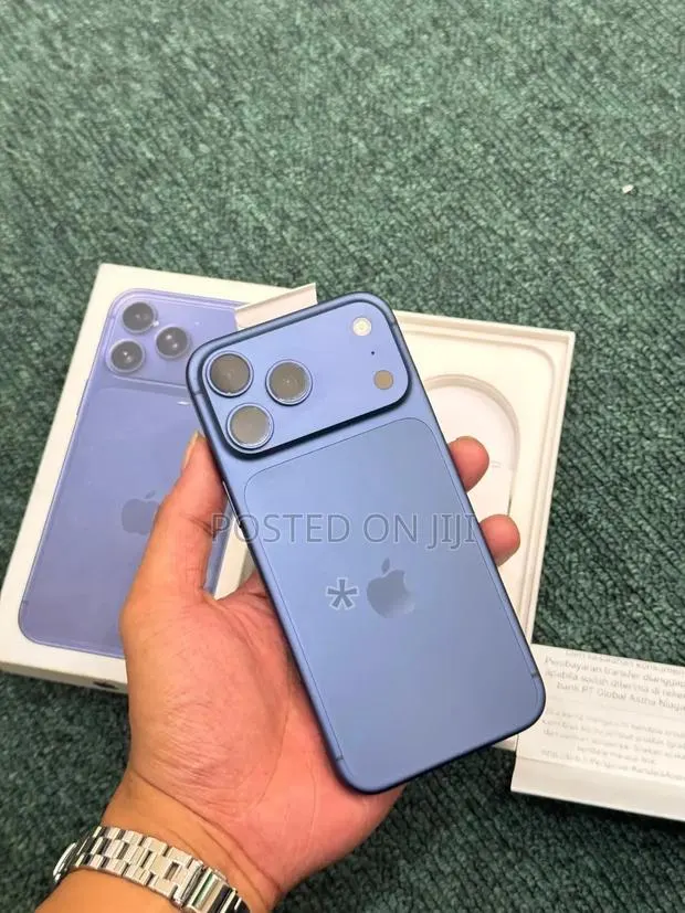 Apple iPhone 17 Pro Max 256 GB Blue · Photo 1